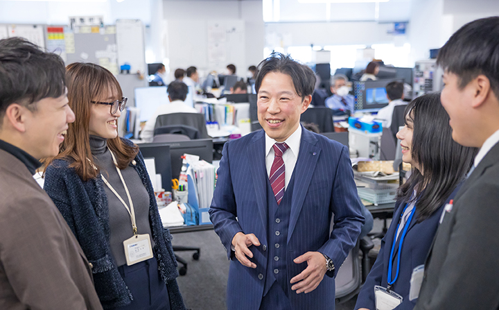 北海道新聞社　代表取締役社長　堀井友二